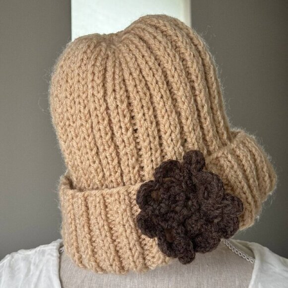NWOT! Adorable Winter Hat in Beige - Picture 1 of 5